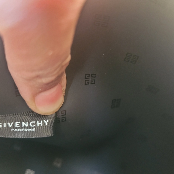 Givenchy pouch - Picture 6 of 17